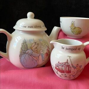 Peter Rabbit Teapot Cream & Sugar Wedgwood England